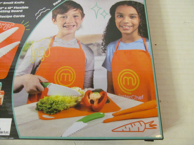 MasterChef Junior Kitchen Cutting Board & Knife Set for Ages 6+
