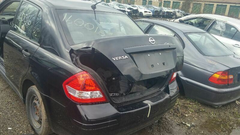 2010 VERSA RADIO AM FM CD 6 DISC
