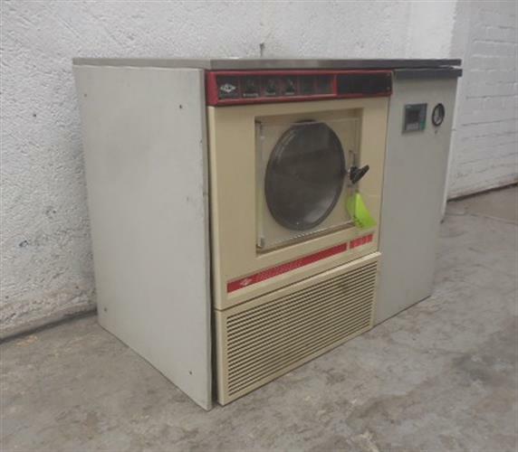 Virtis model FM 12XL Lyophilizer-M11075