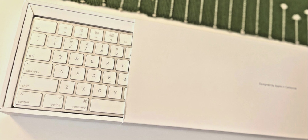 Apple Magic Keyboard / / White-Silver Sleek!! HURRY ONLY 1 LEFT!!