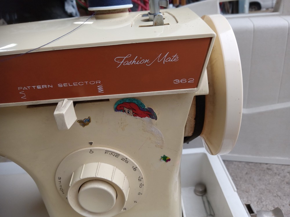 Vintage Singer 362 Sewing machine w/ Case, Controller,
