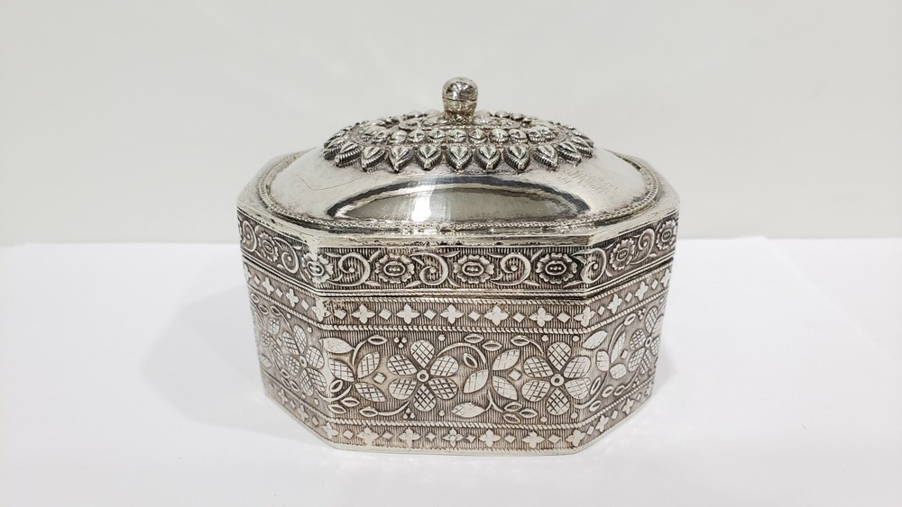 Vintage 800 Silver Hinged Box, Engraved Floral