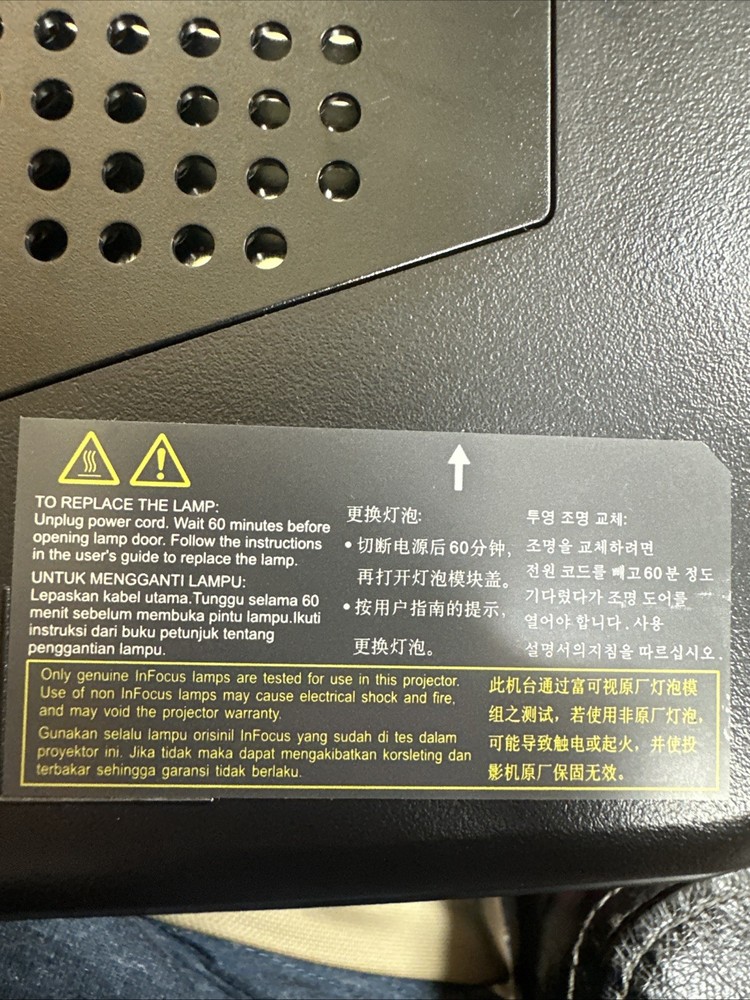 InFocus Projector IN102 Complete Original Box Remote-Instructions Cords Bundle