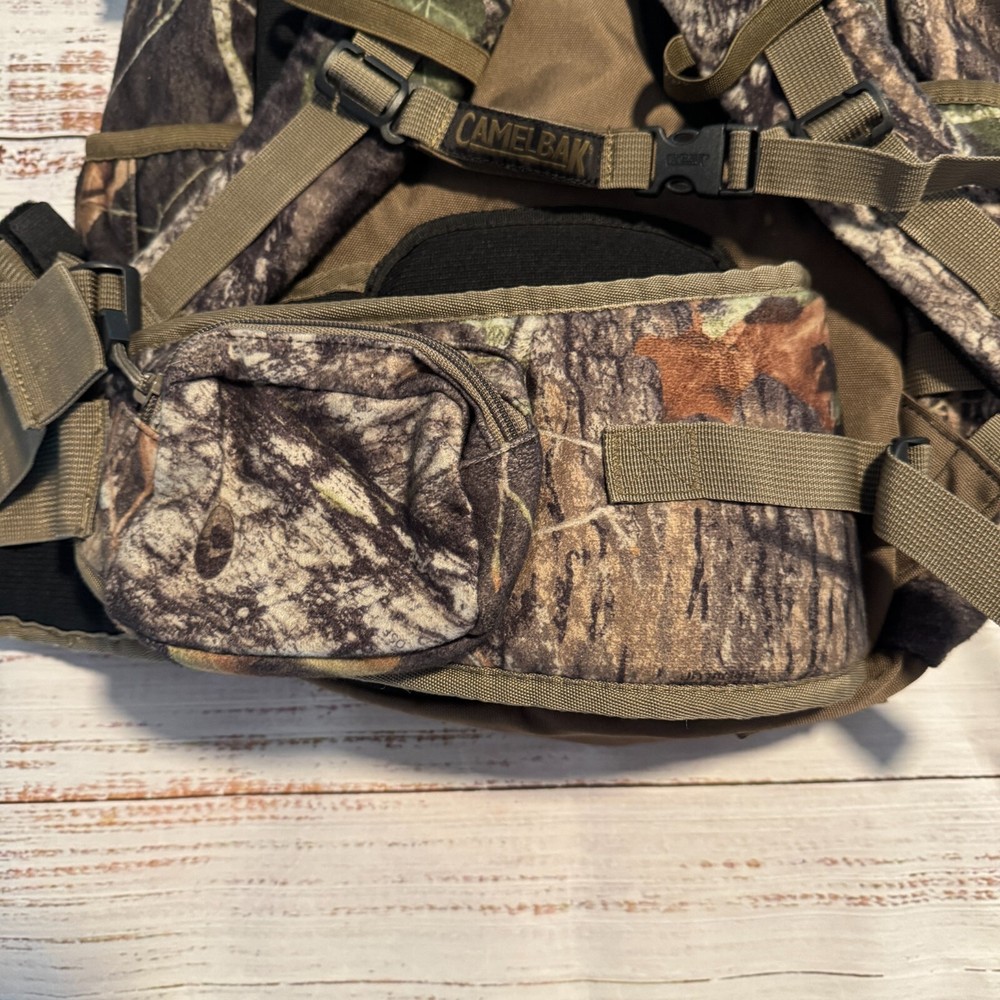 (TORN STRAP) Camelback Maximum Gear Motherlode Backpack Camouflage Hunting
