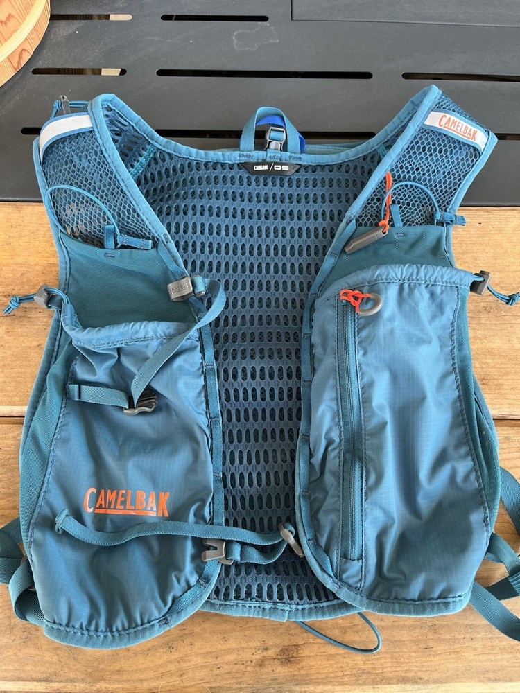 Camelbak Trail Run Hydration Vest with Two 17 fl. oz. Quick Stow Flasks, Blue
