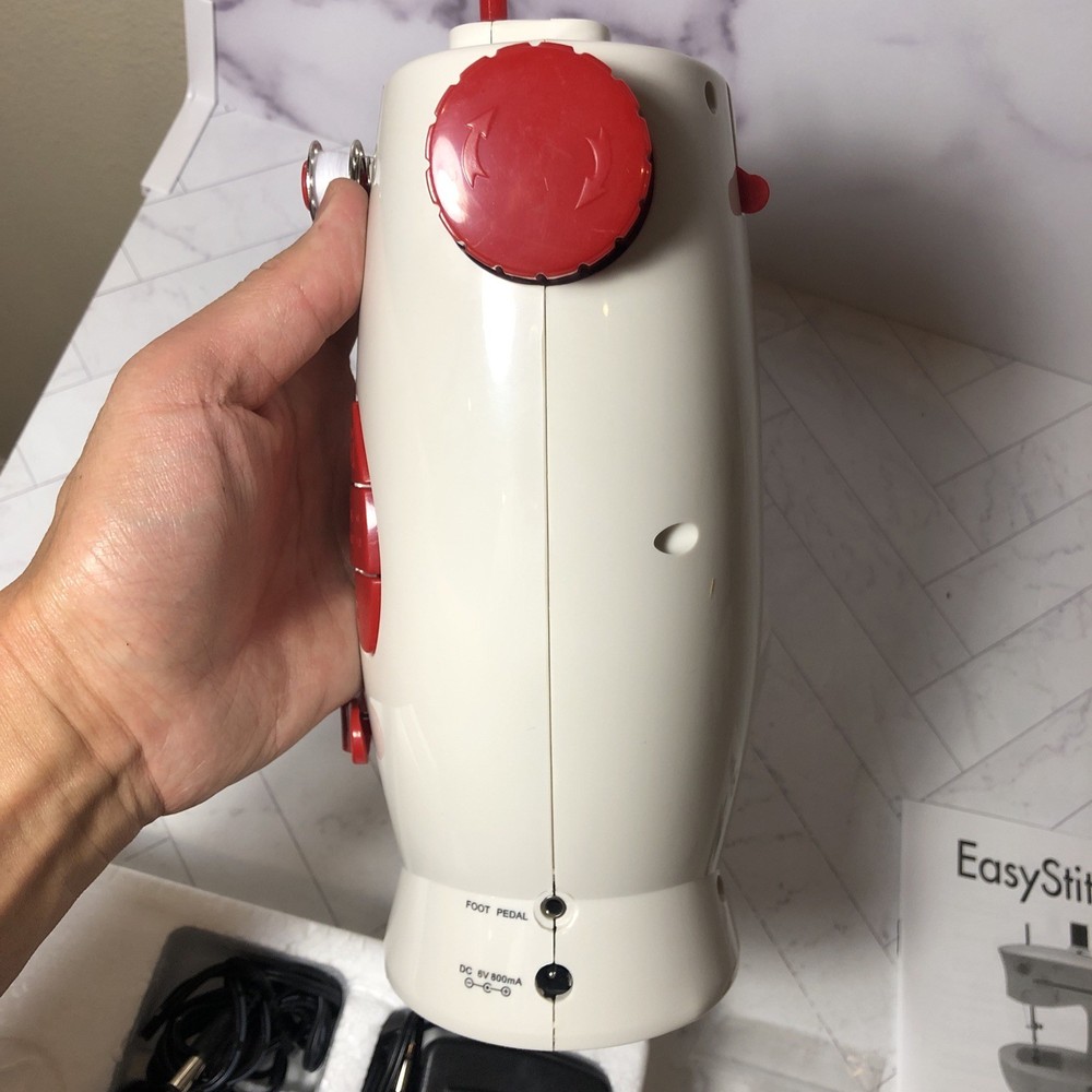 Easy Stitcher Table Top Sewing Machine D2-5001 BARELY USED