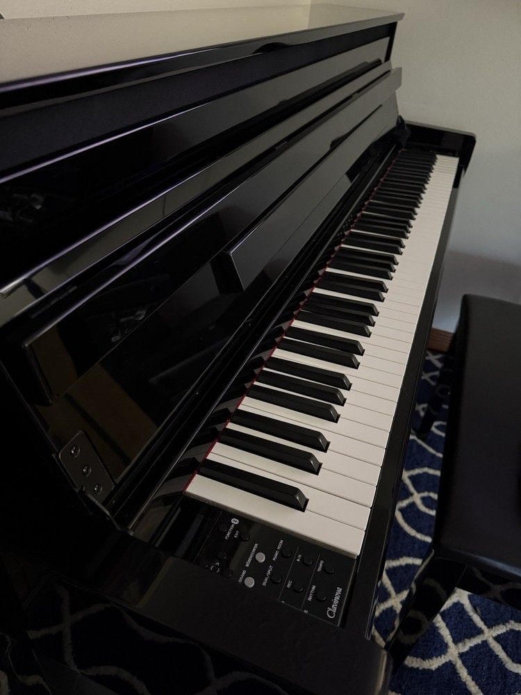 Yamaha CLP-685 Console Digital Piar