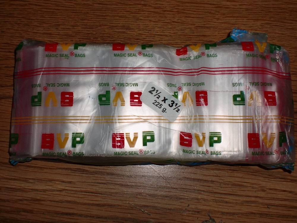 - 100 PLASTIC BAGS - 2 1/2" X 3 1/2" - SELF-SEALING - MULTI PURPOSE   (225 g.)