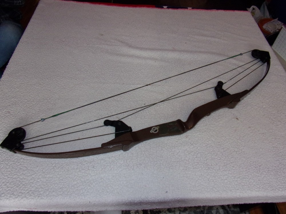 Bear Whitetail Hunter Compound Bow Later Model