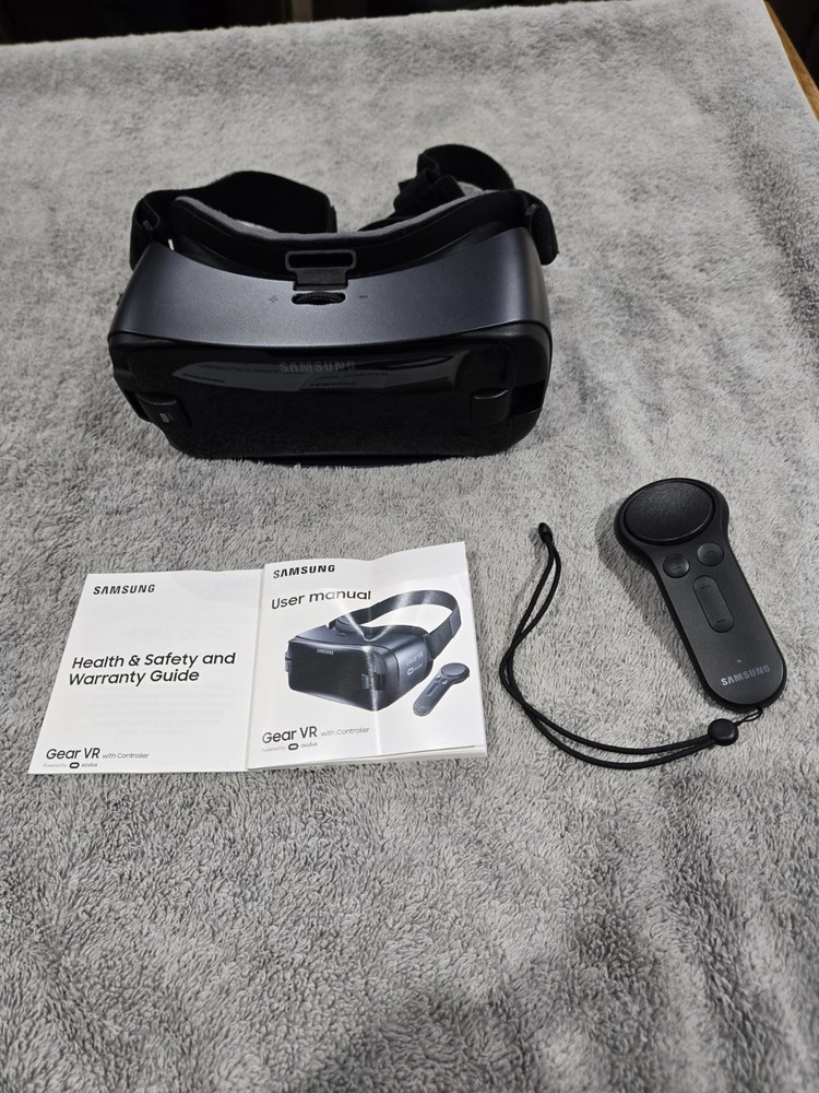 Samsung Gear VR w/ Controller