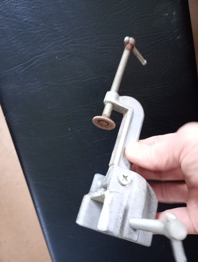 Alston Egner right arm joint clamp
