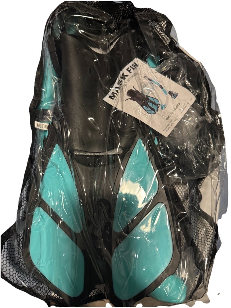 New Mask Fin Snorkel Set S/M Size Includes Mesh Bag