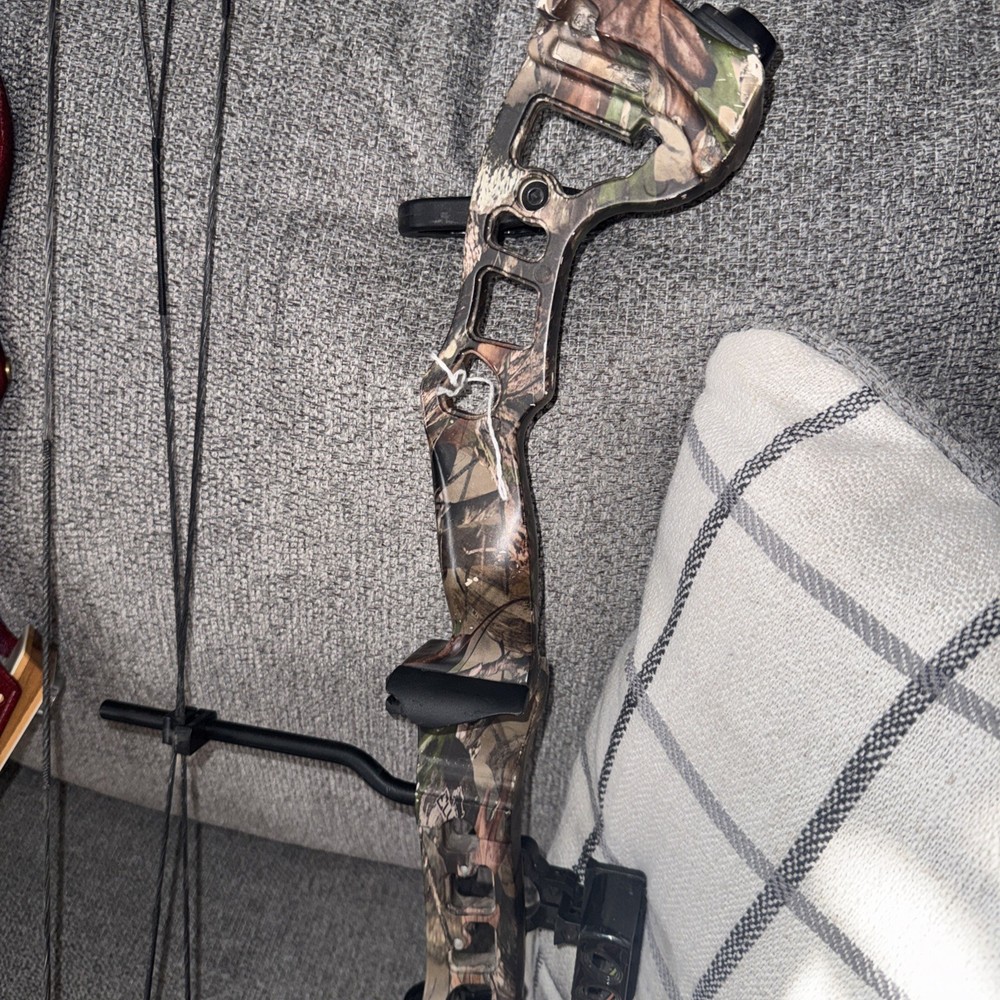 2- Bows 1-VINTAGE PSE COMPOUND 1-Barnett Archery Vortex READ Description