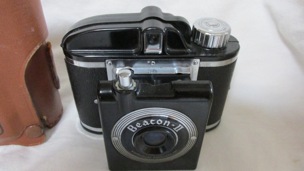 VINTAGE 1950s BEACON II CAMERA WITH PARTIAL CASE