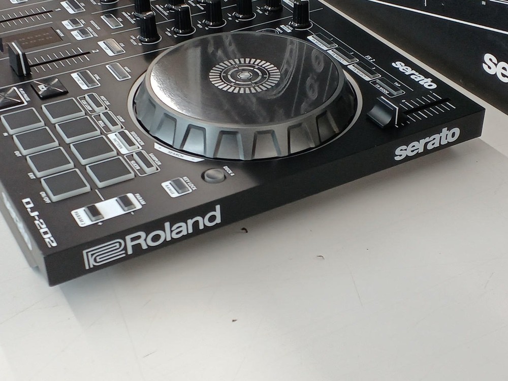 Roland DJ-202 2CH 4-Deck DJ Controller Serato USB Bus Powered Performance Pads