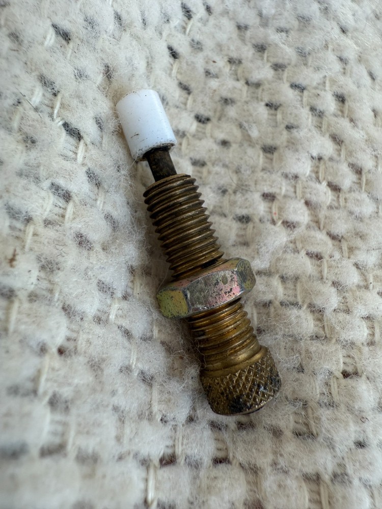 Pressure Plunger Archery Rest