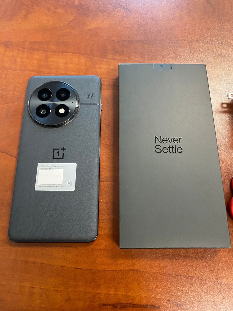OnePlus 13 - 512 GB Storage - 16 GB RAM - Unlocked - Open Box Return