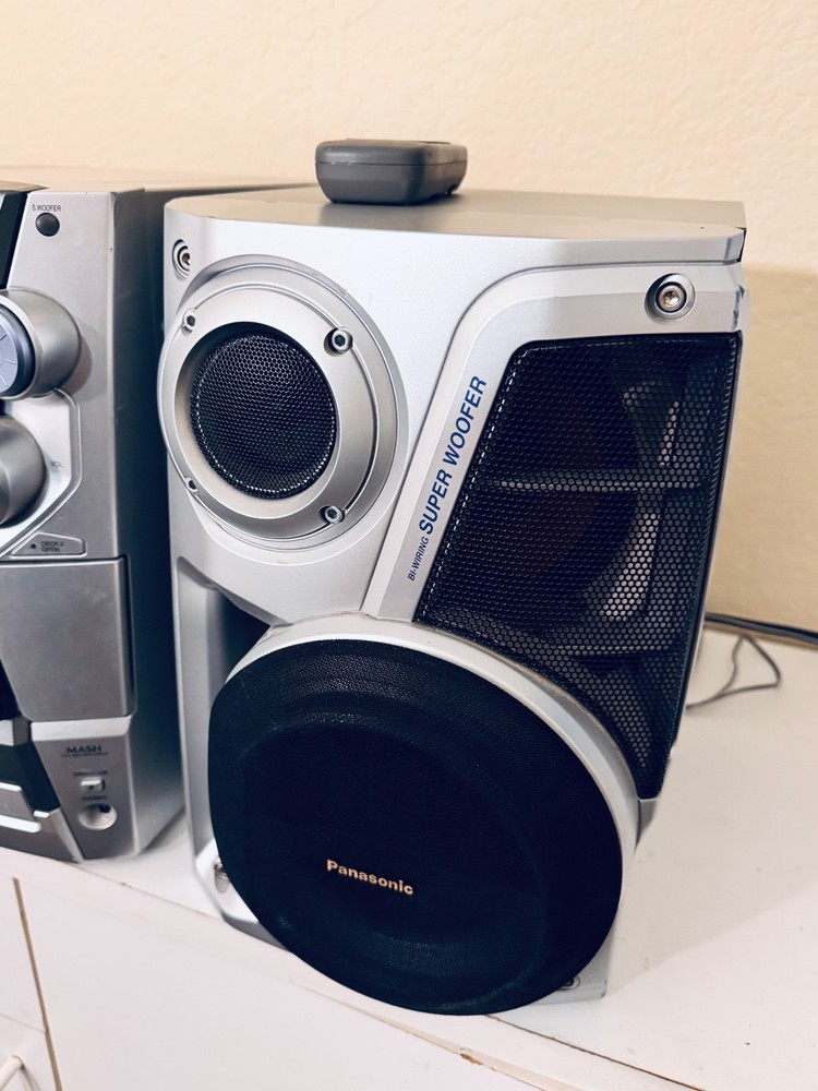 Panasonic SA-AK33 5 Disc Changer Digital CD Stereo & Speakers w/ Remote-READ