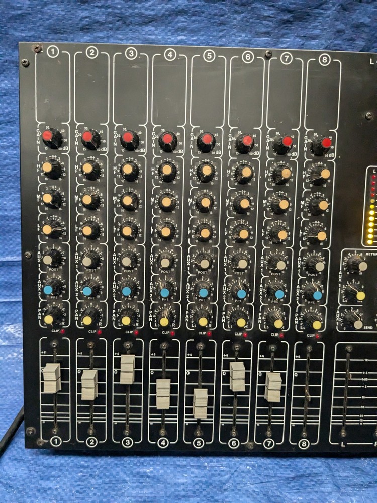 STUDIOMASTER DIAMOND 8-2RB MIXER