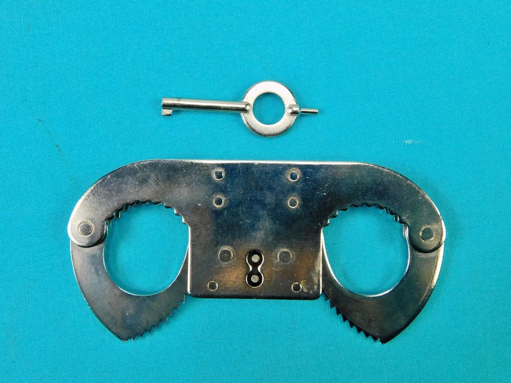Vintage US Fingercuffs Cuffs with Key