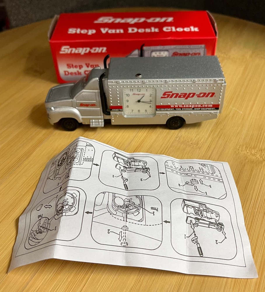 Snap-on Step Van Desk Clock with new battery