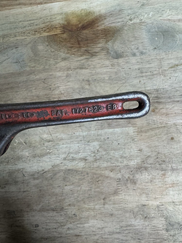 VINTAGE RIDGID E8 OFFSET PIPE WRENCH ELYRIA ,OH. USA