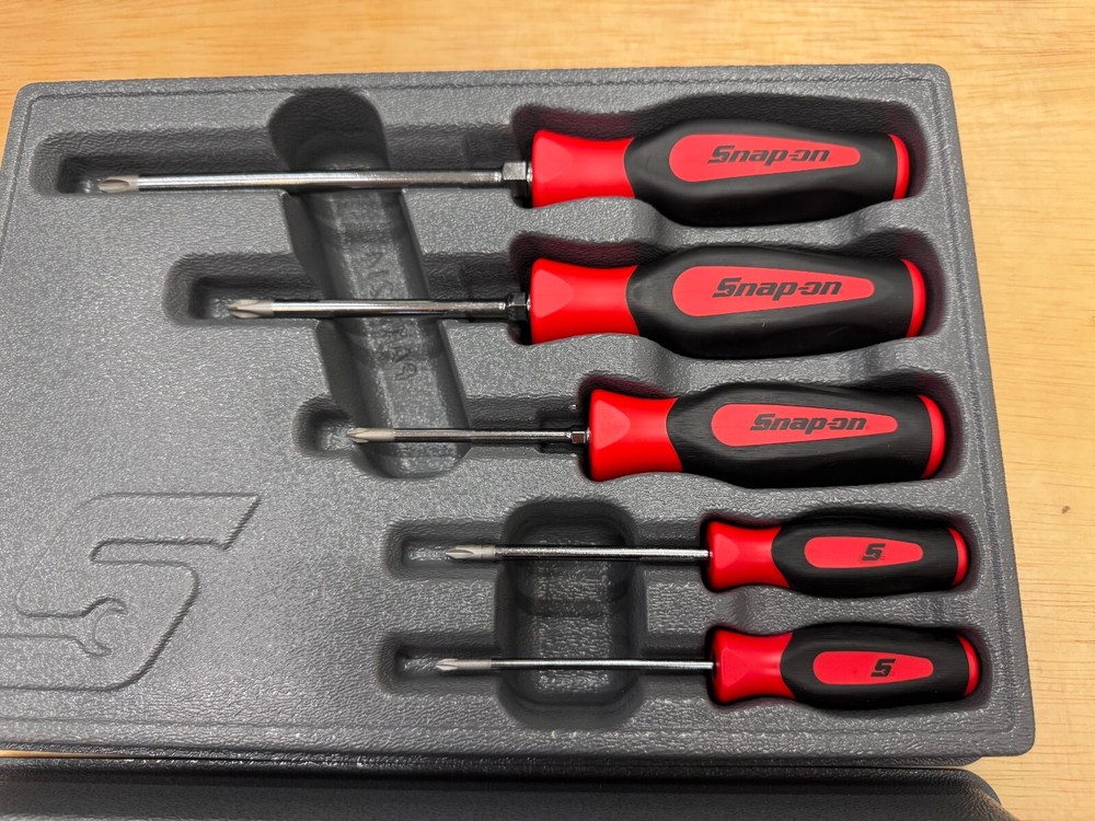 Snap-on Tools NEW 10pc RED Soft Grip Phillips & Flat Head Screwdriver Sets