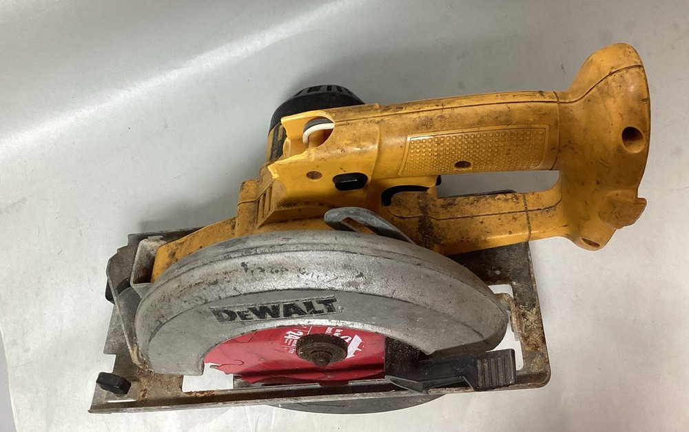Dewalt DW939 18V Cordless Circular Saw Tool Only (Broken Handle ) *READ