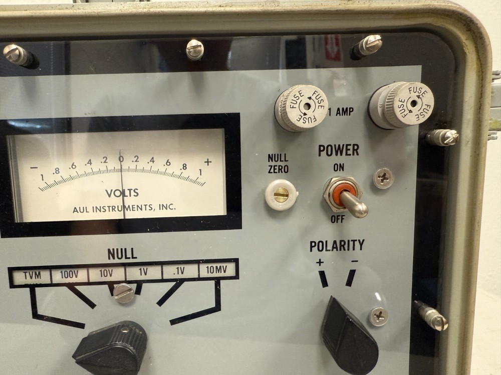 Naval Electronic Systems Command Voltmeter Electronics AN/USM-381