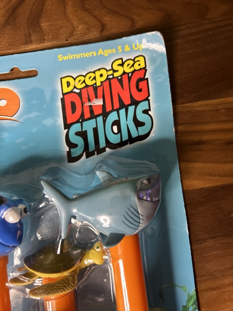 New Sealed 2004 Finding Nemo Pool Toy Diving Sticks Crush Bruce Dory