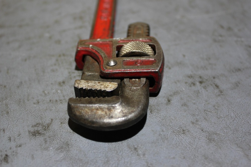 COMPANION 8'' PIPE WRENCH TOOL
