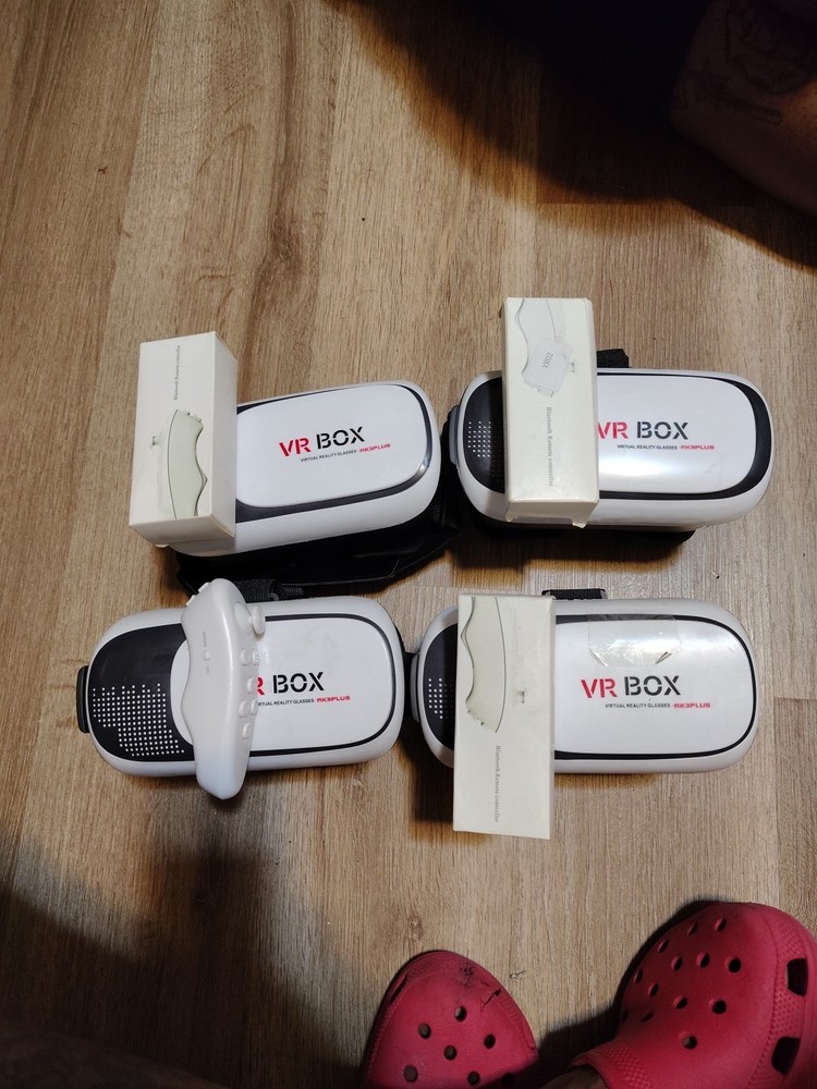 VR Box Virtual Reality 3D Glasses for Smartphone With Bluetooth Remote