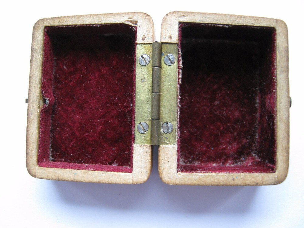 Mauchline Ware thimble case Lytham souvenir & 2 silver thimbles