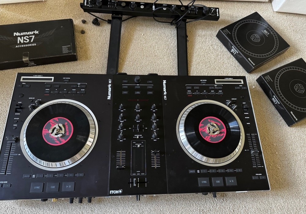 Numark NS7FX Digital DJ Controller