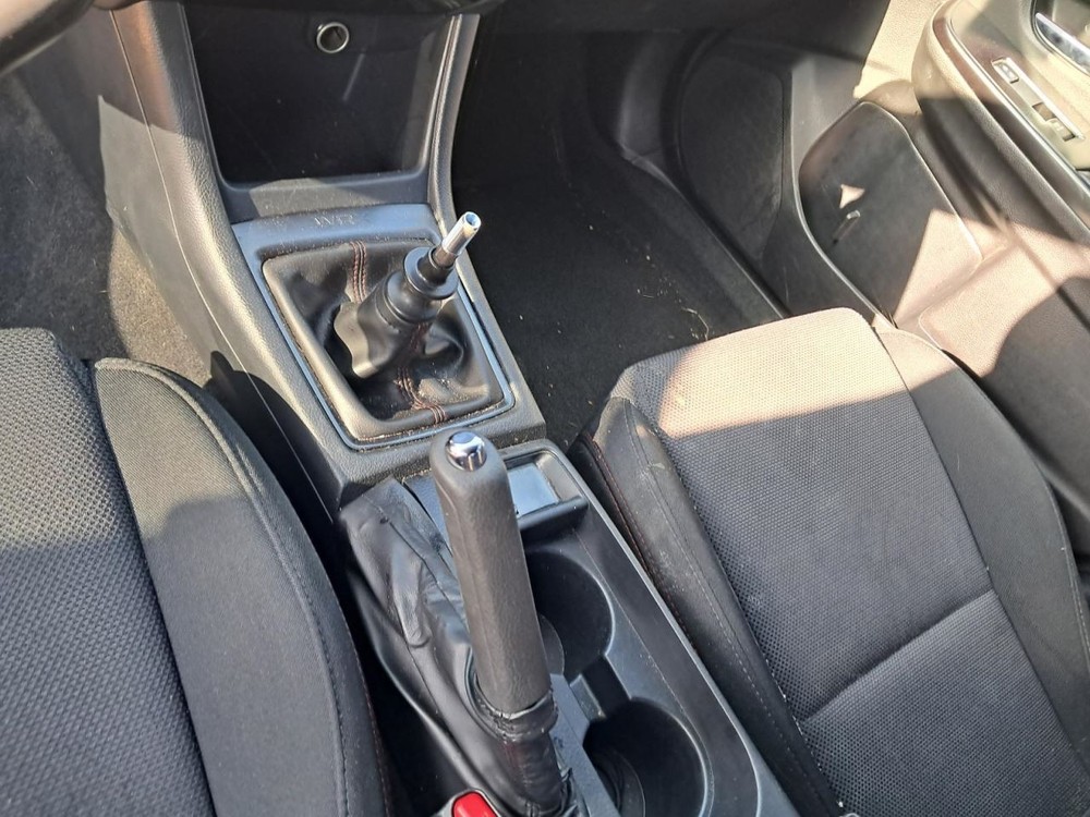 V60 2019 Glove Box 4785945