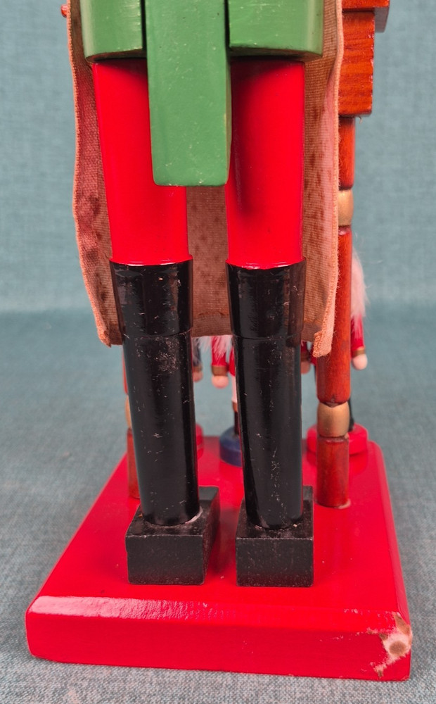 15" Nutcracker Craftsman Making Small Nutcrackers ~ Unbranded