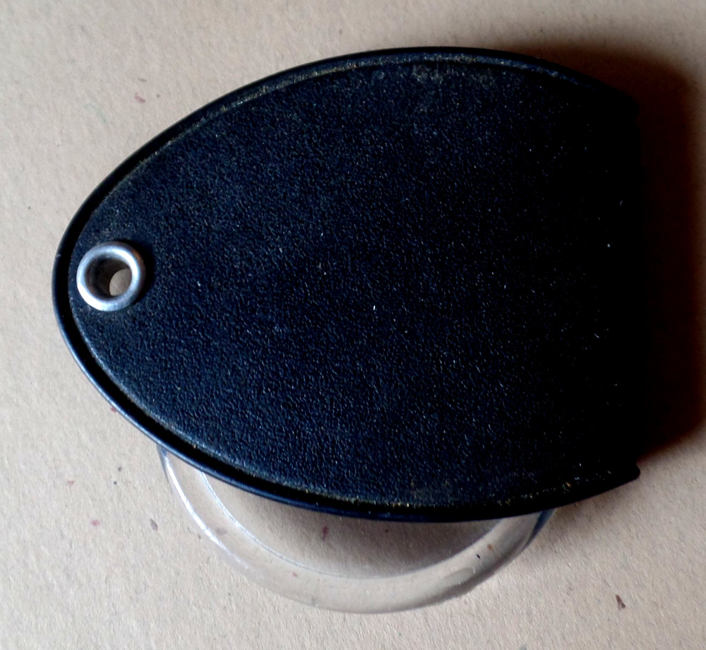 Vintage Foldable Plastic Pocket Magnifying Glass