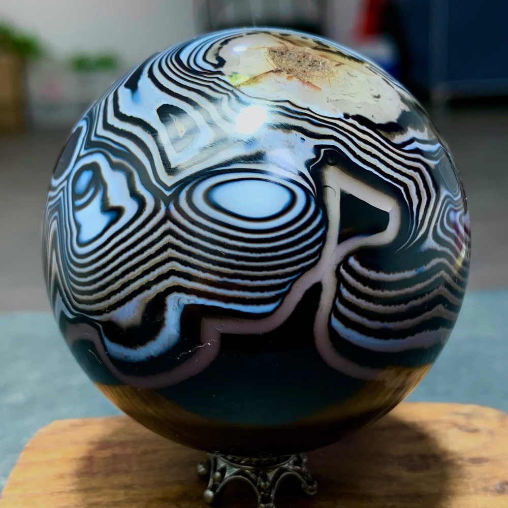 264GNatural black striped agate spherical energy therapy