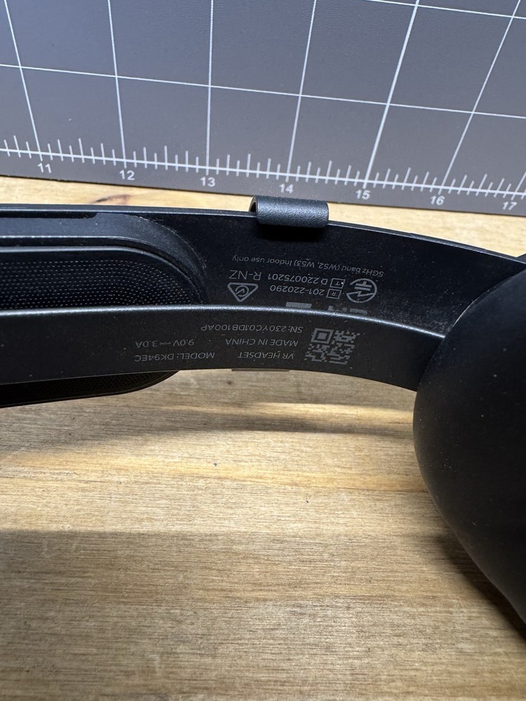 USED Meta Quest Pro VR 256GB Headset Only +Charging Dock (No Controllers) TESTED