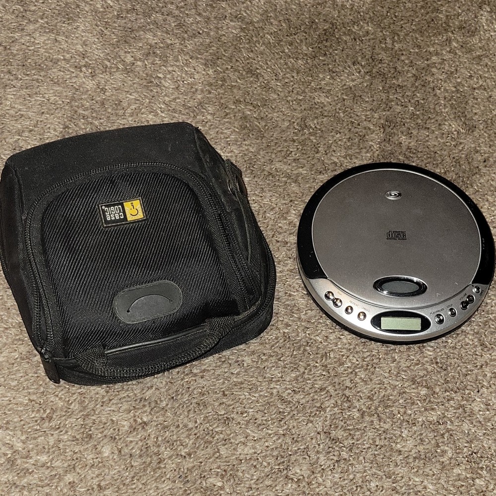 Durabrand CD-566 Fully Programmable CD Player Silver/Black LCD Display w/ Case