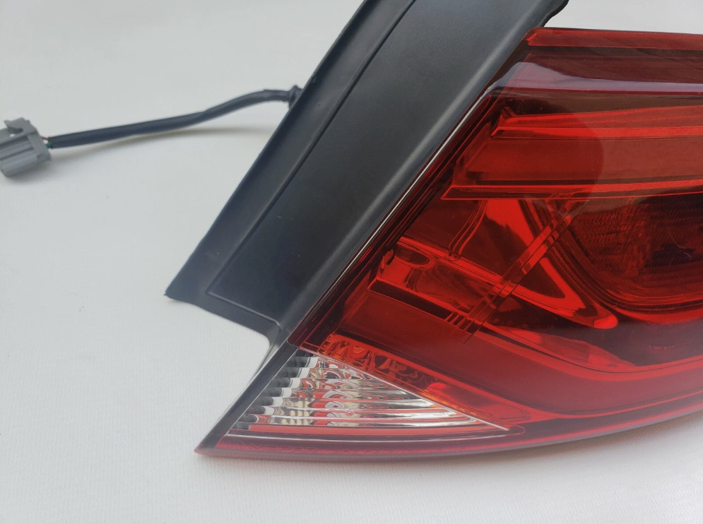 Rear Outer Tail Light For 2015-2017 Chrysler 200 Passenger Right Side 68110362AA