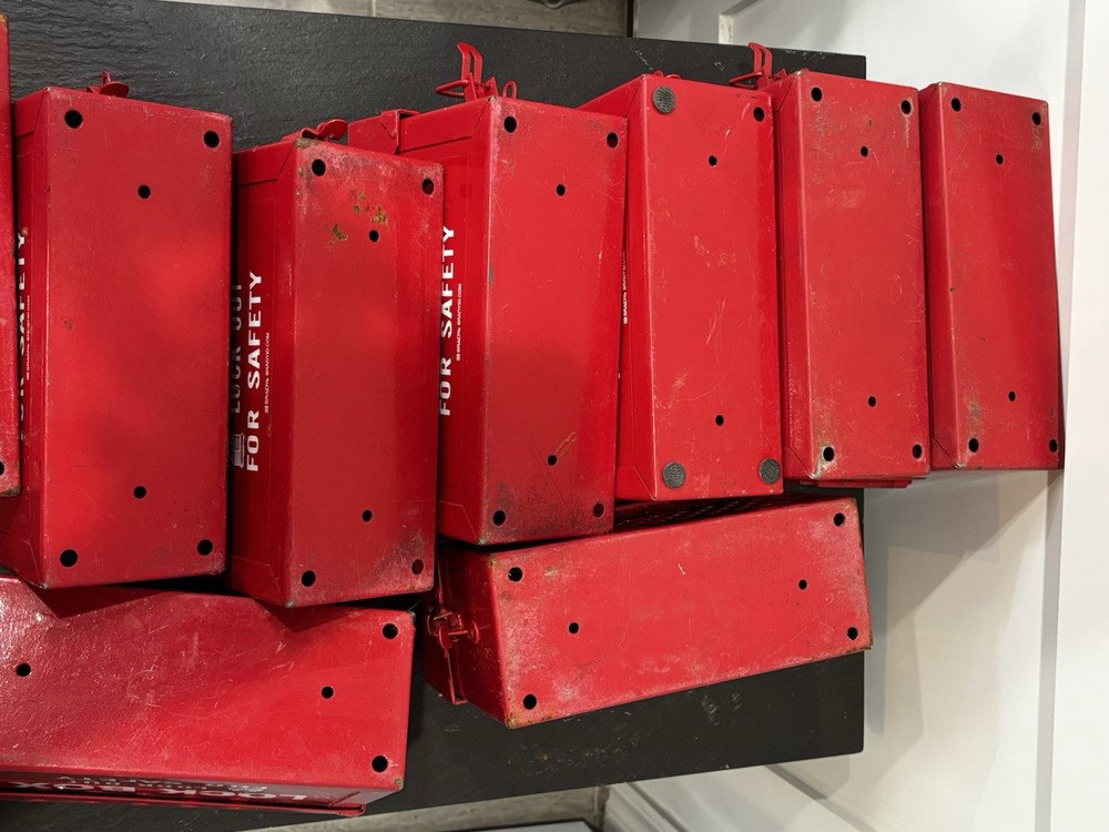 (1) Brady Lock Box Red