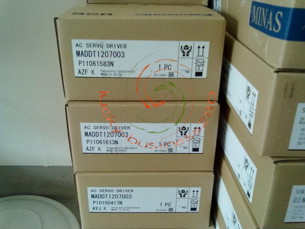 1PCS New Panasonic servo motor MSMA011A1G