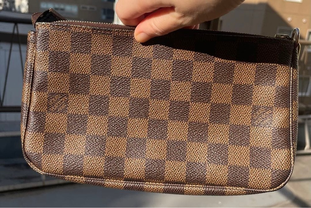 Excellent Condition Louis Vuitton Accessories Pouch