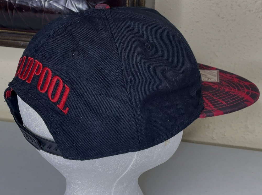 Marvel Comics Deadpool Bioworld Adjust Snapback Cap Hat Flat Bill Black Red OSFM