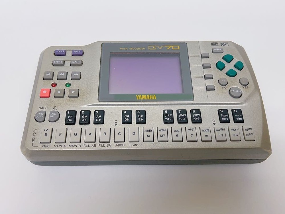 YAMAHA QY70 Sequencer (Junk Item)