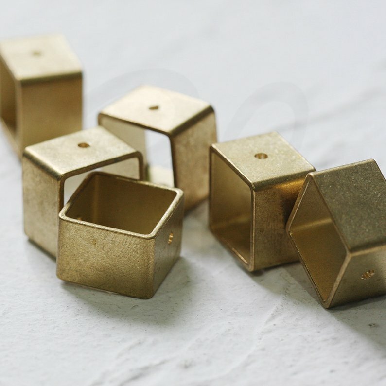 4 Pieces Raw Brass Bead Frame - Square 14.1x9.9mm (CW-4158C)