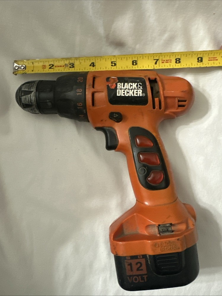 Black & Decker CD120G Cordless Drill W/Battery UNTESTED
