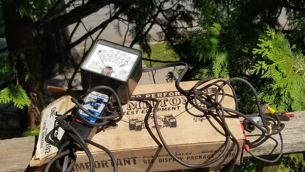 MILTON VINTAGE AUTO / CAR ENGINE ANYLIZER TESTER