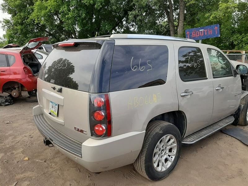 YUKON 2007 High Mounted Stop Light 541601